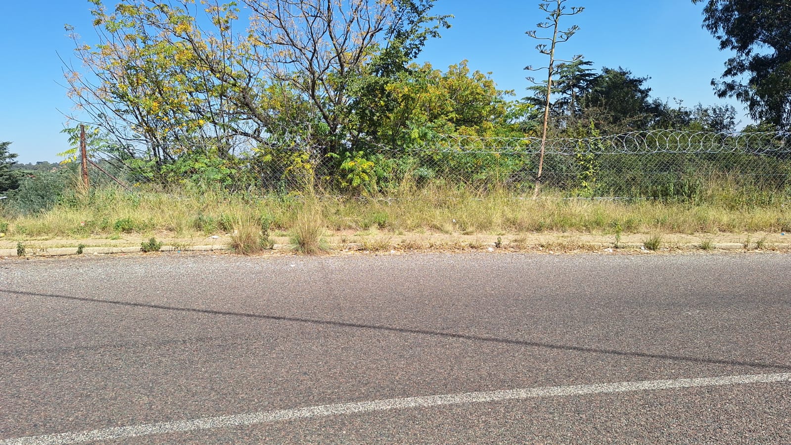 CA10 I/E VACANT STAND FOR SALE IN MONUMENT MOGALE CITY KRUGERSDORP