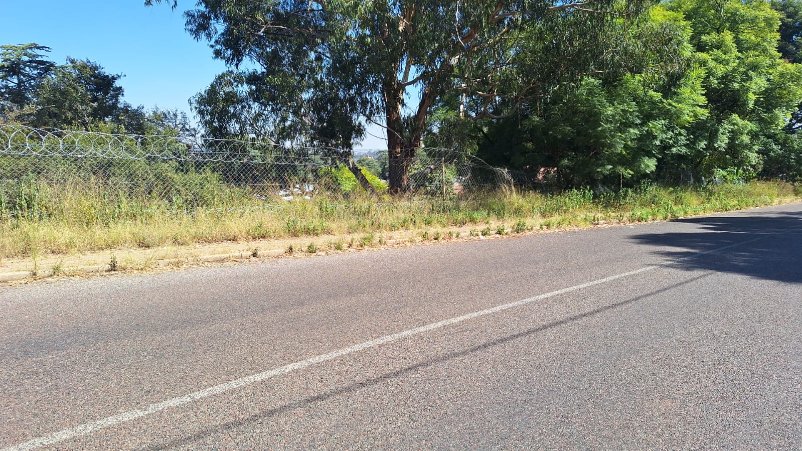 CA10 I/E VACANT STAND FOR SALE IN MONUMENT MOGALE CITY KRUGERSDORP